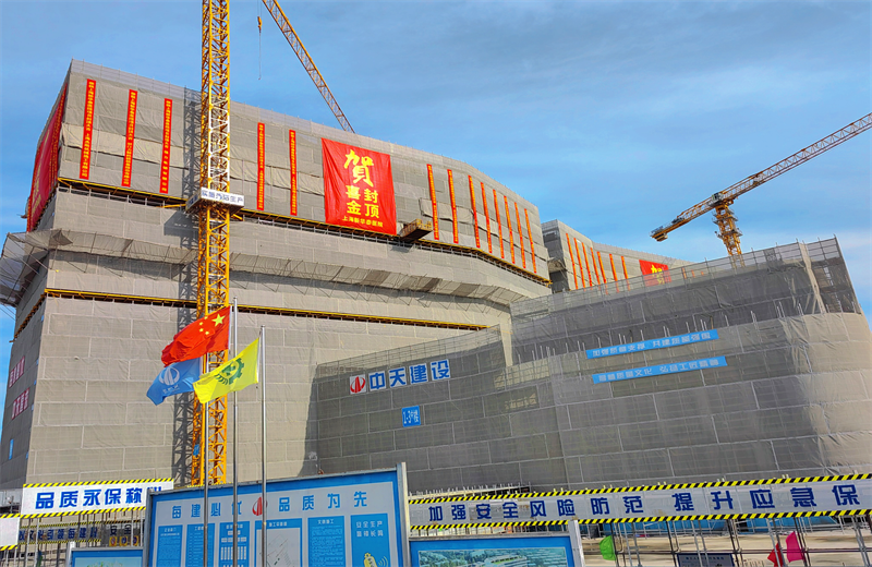 2024年10月30日，美狮贵宾会三建上海新华泰医院项目主体封顶。